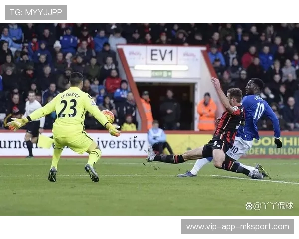 伯恩茅斯利用宽度展开进攻