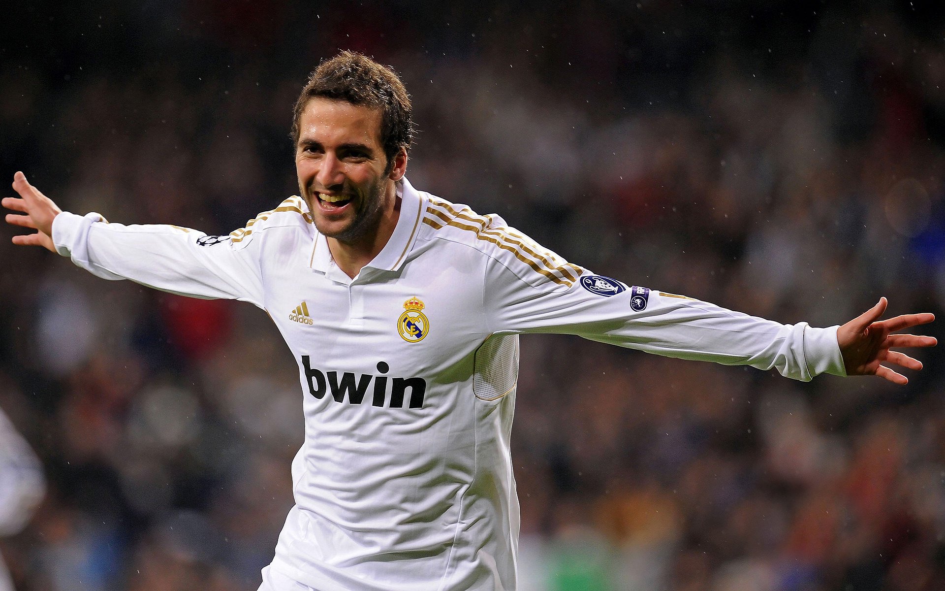 新闻中心荣获创新科技金奖，学校科创活动获奖新闻