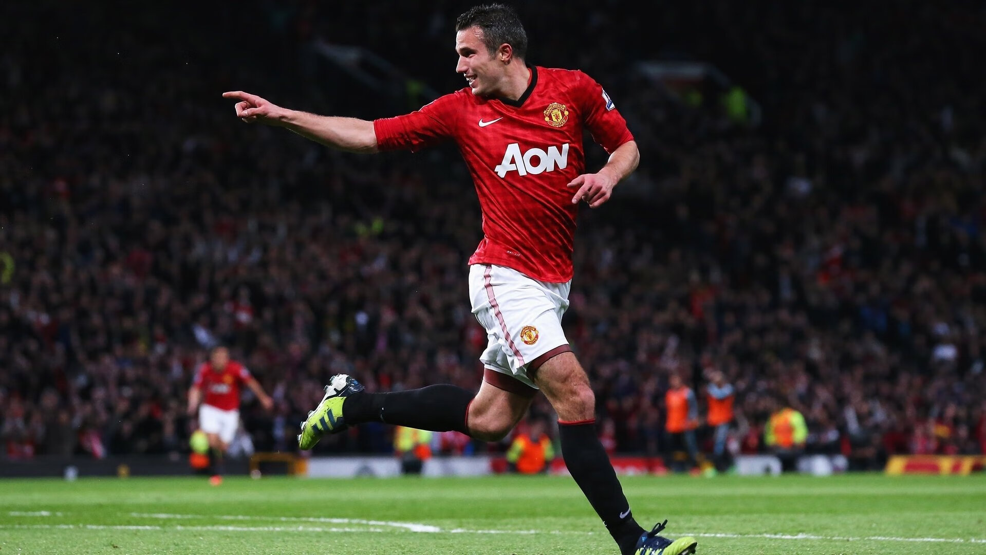 C罗为队友庆生现场气氛其乐融融,c罗为队友庆生现场气氛其乐融融的图片