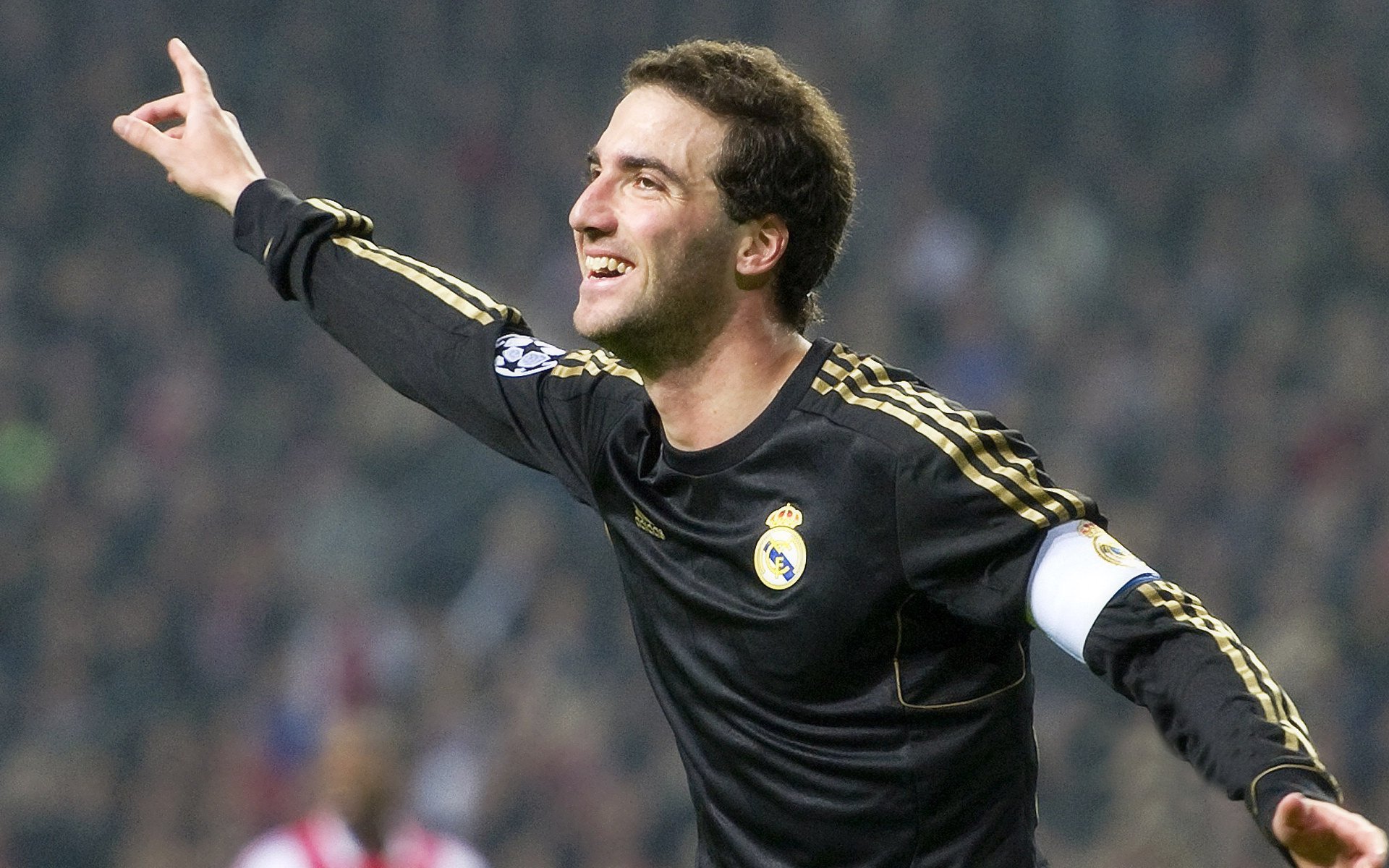 mk体育入口-球迷通过社交平台分享观赛感受传递正能量与体育精神风貌，看球赛的感悟