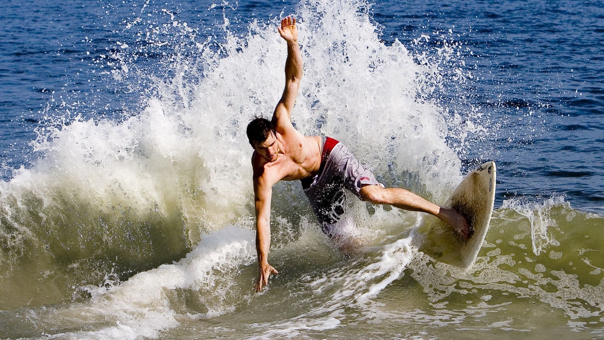 mk体育开云-与英国比赛虽败不丧志，重要经验积累，英国的比赛